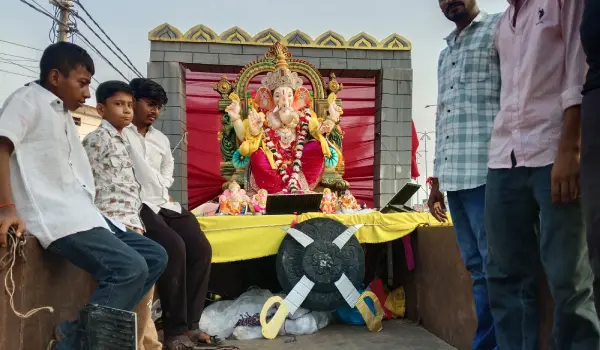 ‘अगले बरस तू जल्दी आ’ के जयकारों के बीच अम्बेडकरनगर में बप्पा को विदाई